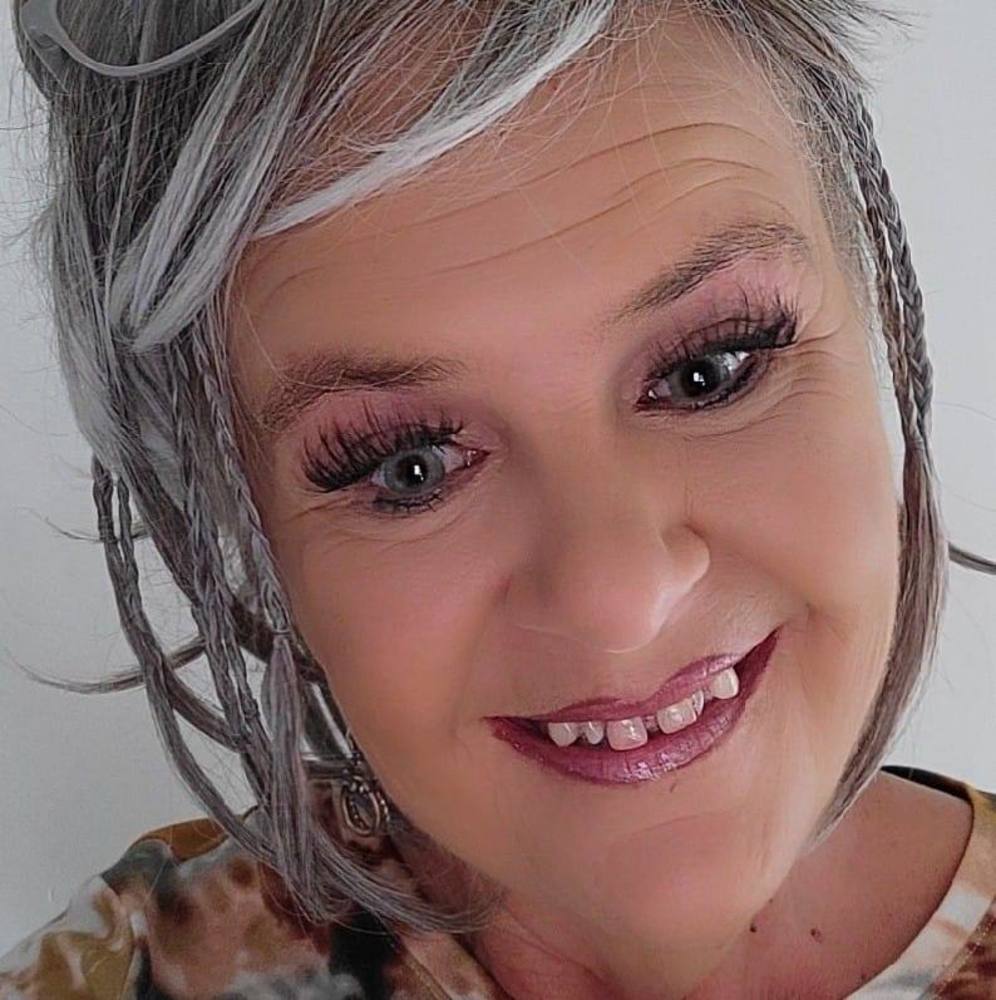 Meet your Posher, Debba